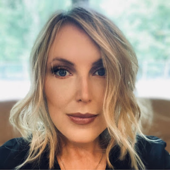 Meet your Posher, Debra - Picture 1 of 1